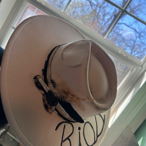 Custom felt cowgirl hat